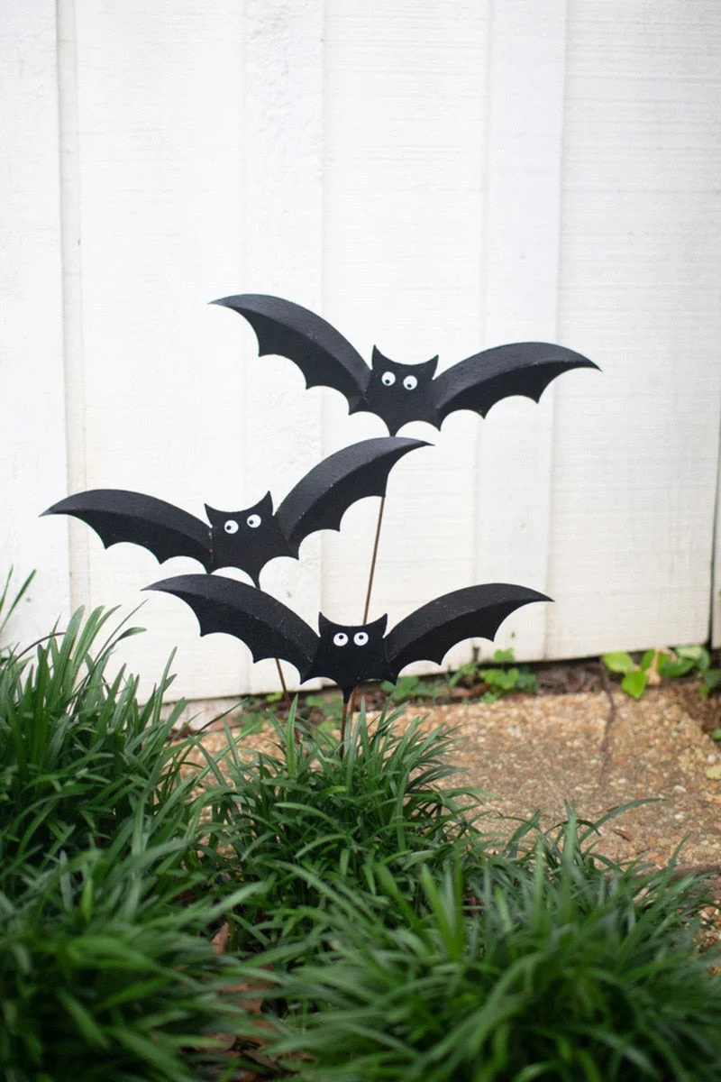 Painted Bats Plant Stakes Set, Handpainted Distressed Metal Halloween Garden Decor by Kalalou (Set of 3)